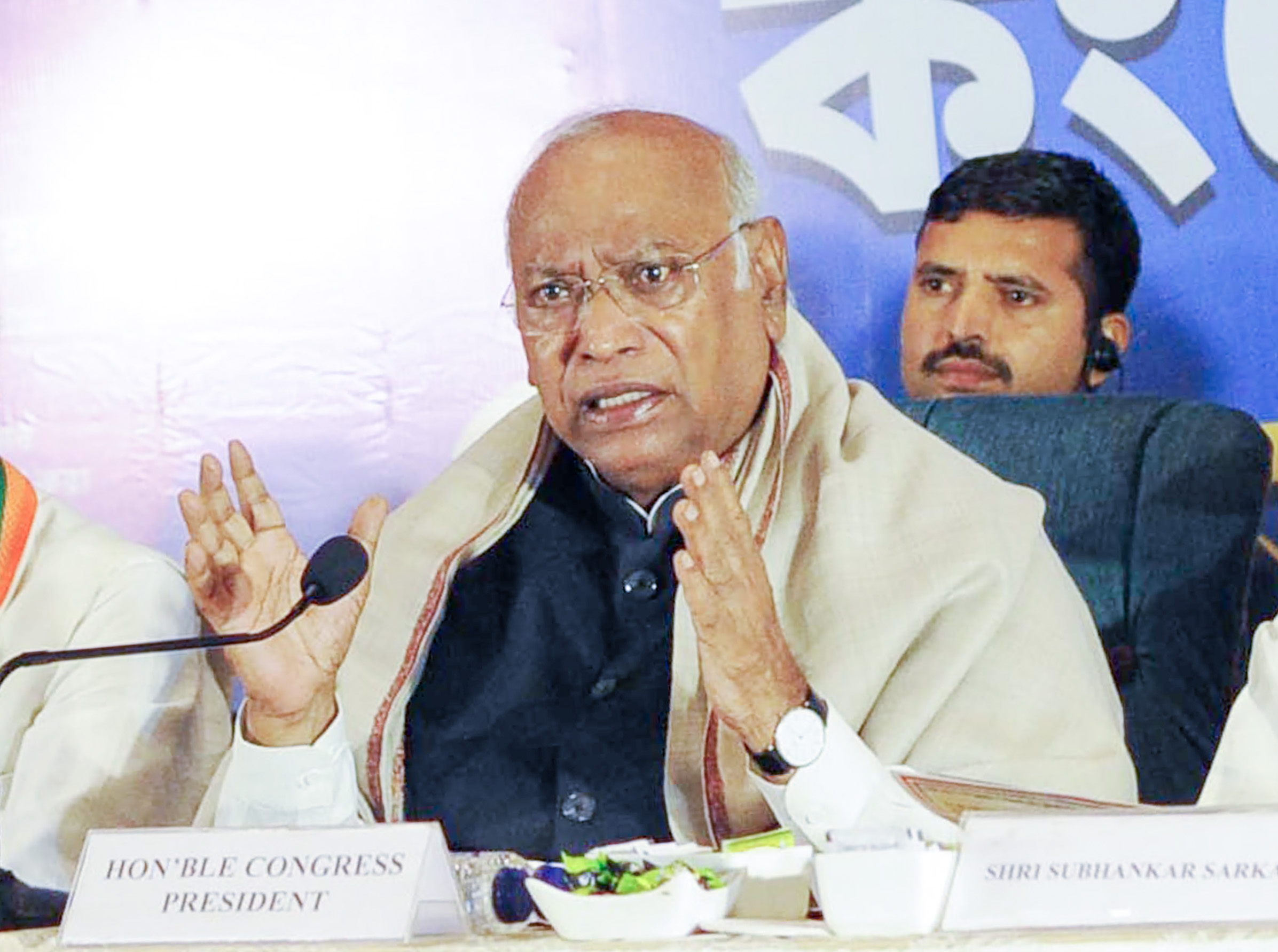 Kharge addressing press conference about Gujarat remarks controversy Kharge addressing press conference about Gujarat remarks controversy