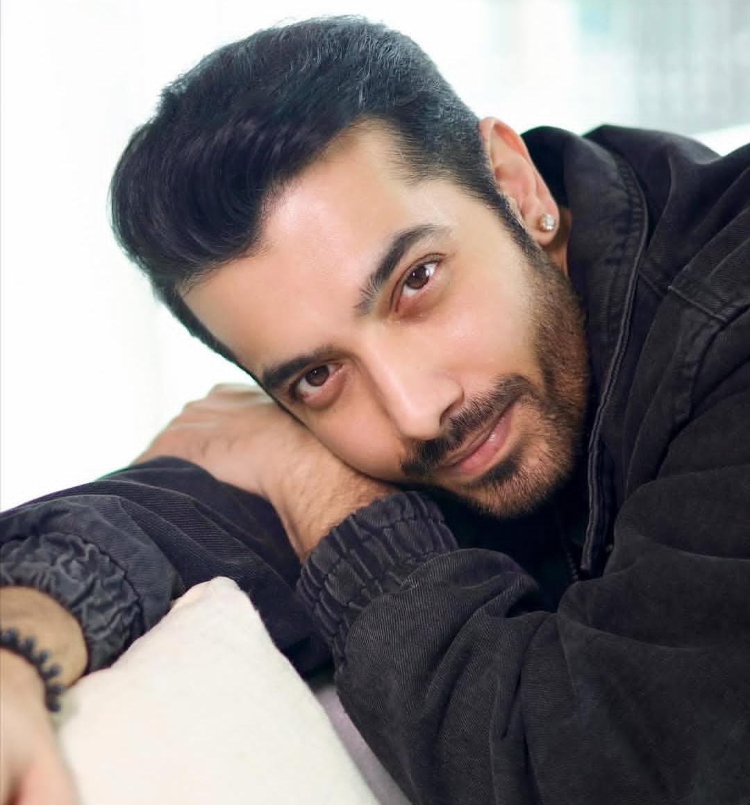 Sharad Malhotra as ACP Vikrant in new Balaji Telefilms series Sharad Malhotra as ACP Vikrant in new Balaji Telefilms series