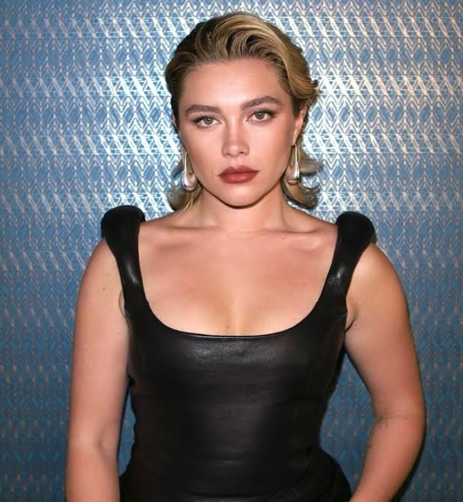 Florence Pugh and Finn Cole posing together at Milan event Florence Pugh and Finn Cole posing together at Milan event