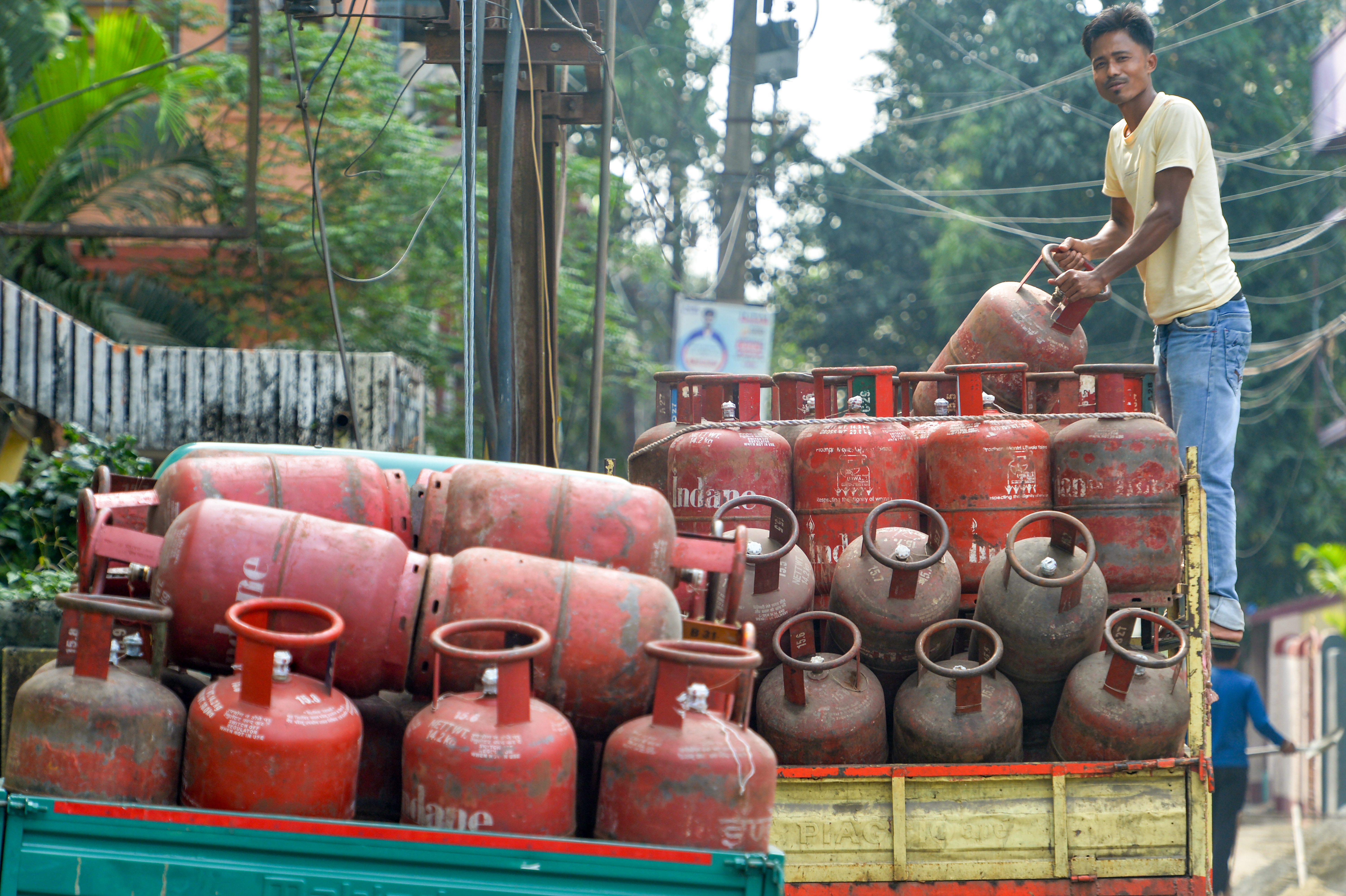 Indian family using LPG cylinder for cooking with government subsidy Indian family using LPG cylinder for cooking with government subsidy