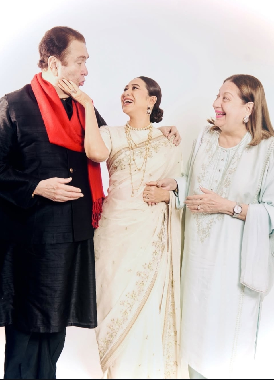Karisma Kapoor and mother Babita emotional moment Indian Idol Karisma Kapoor and mother Babita emotional moment Indian Idol