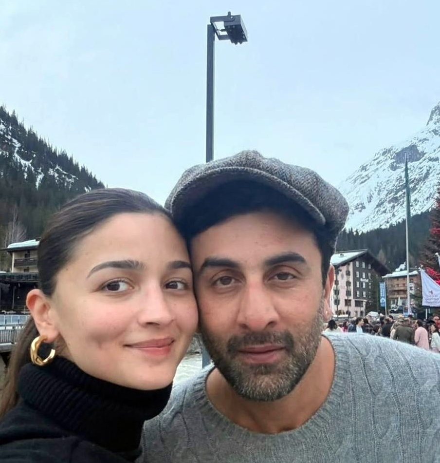 Alia Bhatt Ranbir Kapoor anniversary vacation photos with daughter Raha in snowy mountains Alia Bhatt Ranbir Kapoor anniversary vacation photos with daughter Raha in snowy mountains