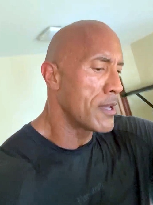 Dwayne Johnson demonstrating his 7 second ritual during workout Dwayne Johnson demonstrating his 7 second ritual during workout
