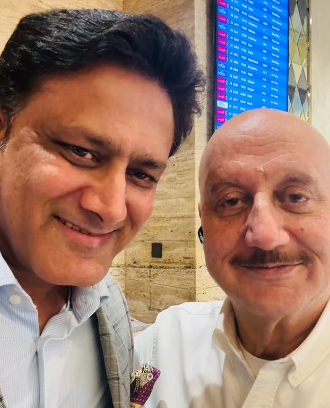Anupam Kher and Anil Kumble airport selfie Anupam Kher and Anil Kumble airport selfie