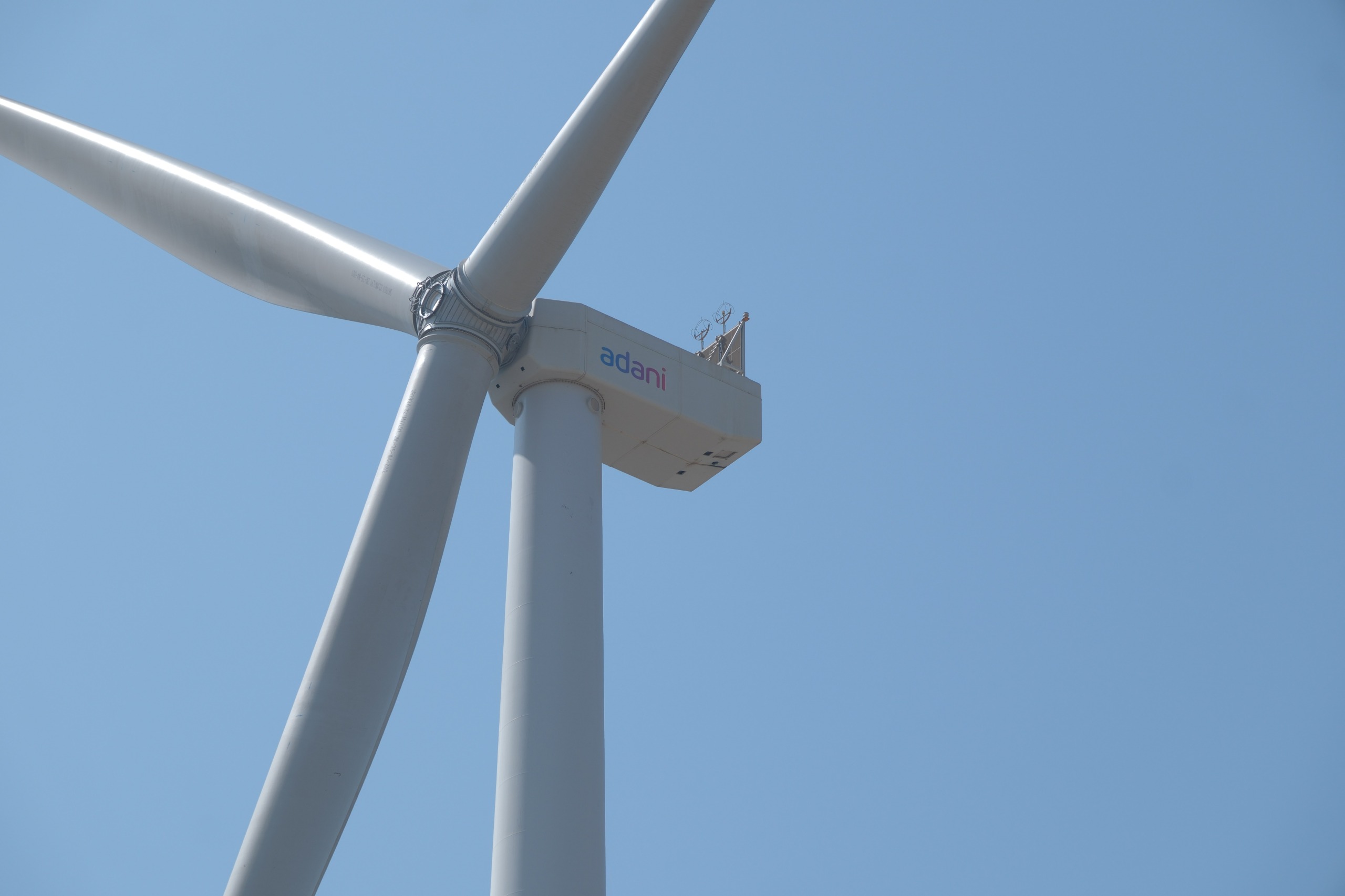 Adani Wind 5 MW wind turbine at Mundra with large rotor blades Adani Wind 5 MW wind turbine at Mundra with large rotor blades