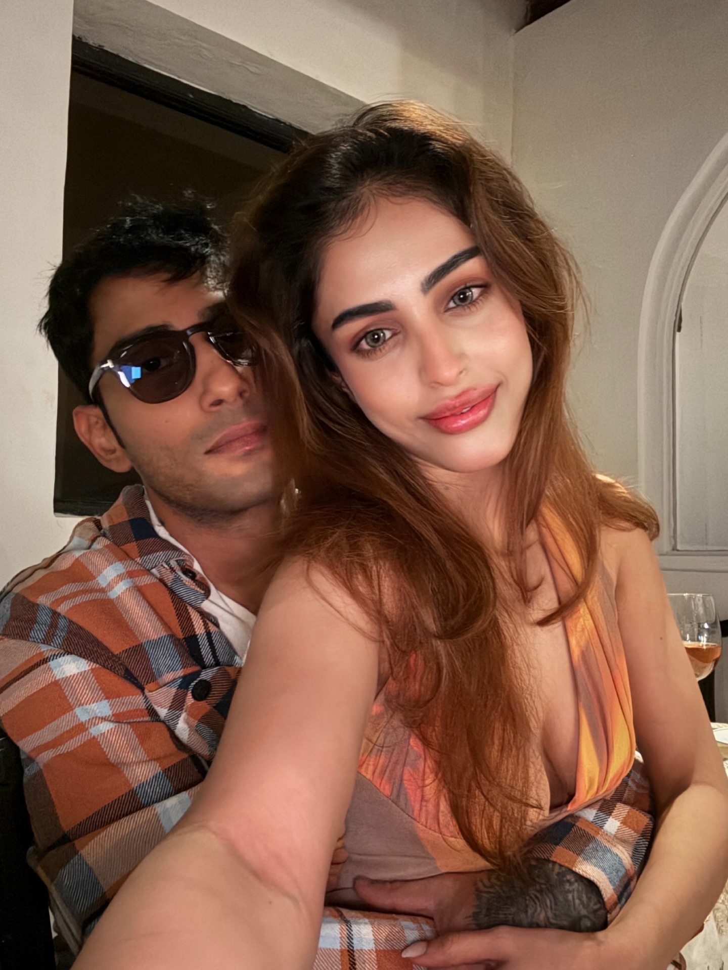 Prateik Smita Patil and Priya Banerjee wedding photo romantic moment Prateik Smita Patil and Priya Banerjee wedding photo romantic moment
