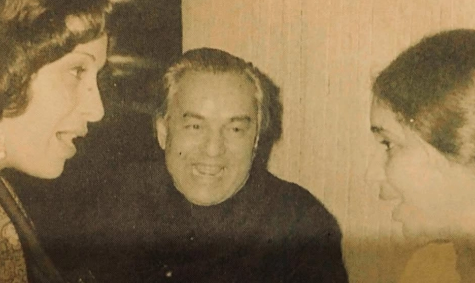 Kalpana Iyer backstage with Mukesh and Asha Bhosle Kalpana Iyer backstage with Mukesh and Asha Bhosle