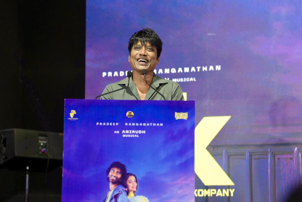 S J Suryah performing the Kompany mannerism in Love Insurance Kompany S J Suryah performing the Kompany mannerism in Love Insurance Kompany