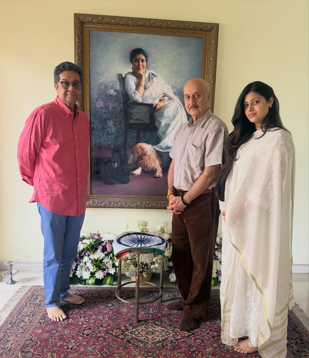 Anupam Kher with Asha Bhosle's family at her house tribute visit Anupam Kher with Asha Bhosle's family at her house tribute visit