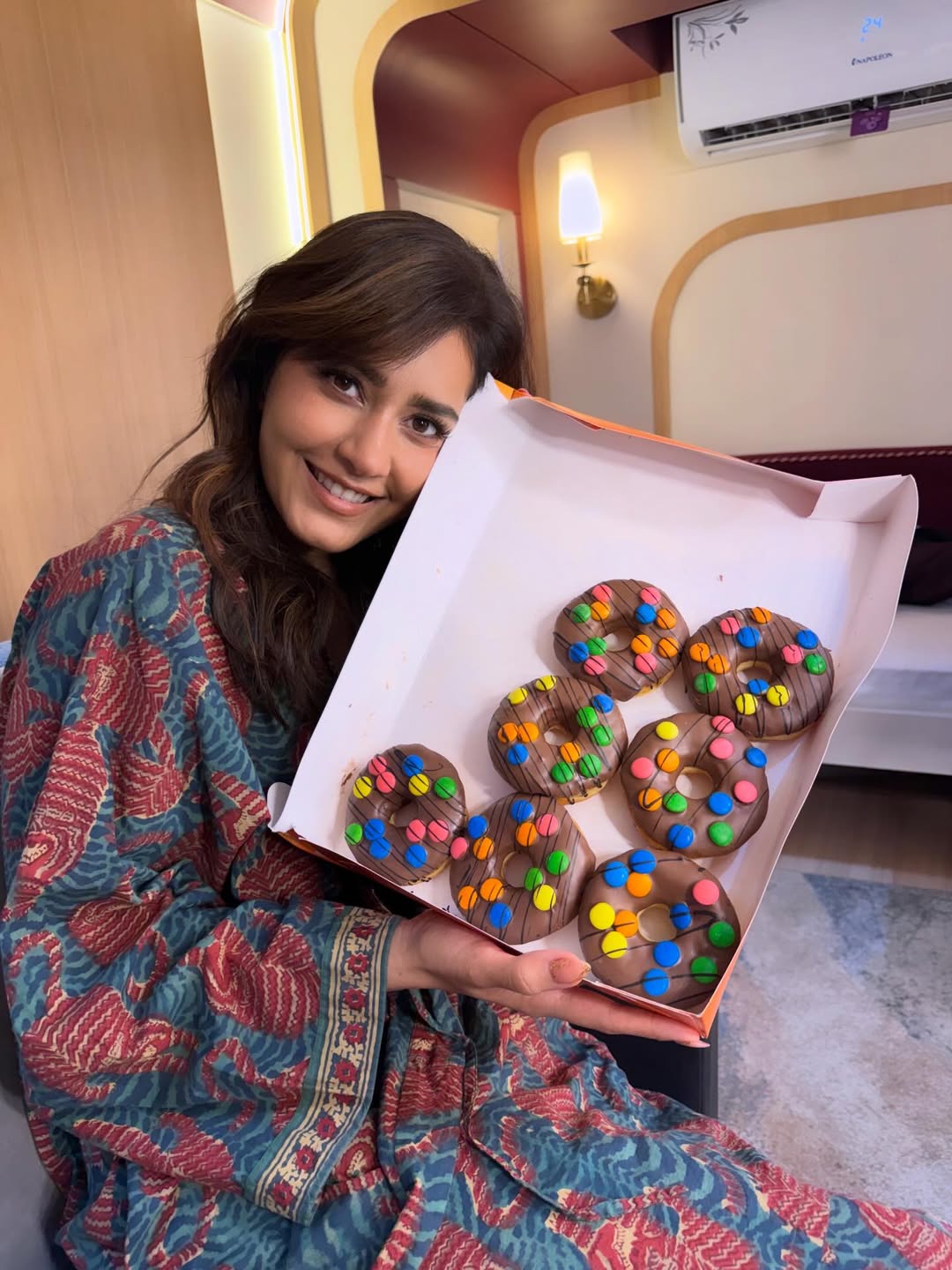 Raashii Khanna enjoys donuts gifted by Vidya Balan on film set Raashii Khanna enjoys donuts gifted by Vidya Balan on film set