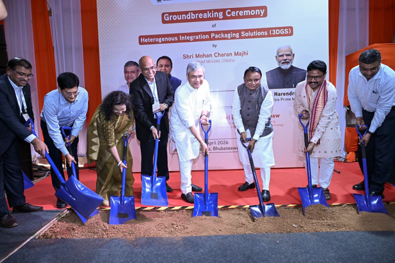 CM Mohan Majhi and Union Minister Ashwini Vaishnaw at the 3D glass unit groundbreaking ceremony in Odisha CM Mohan Majhi and Union Minister Ashwini Vaishnaw at the 3D glass unit groundbreaking ceremony in Odisha