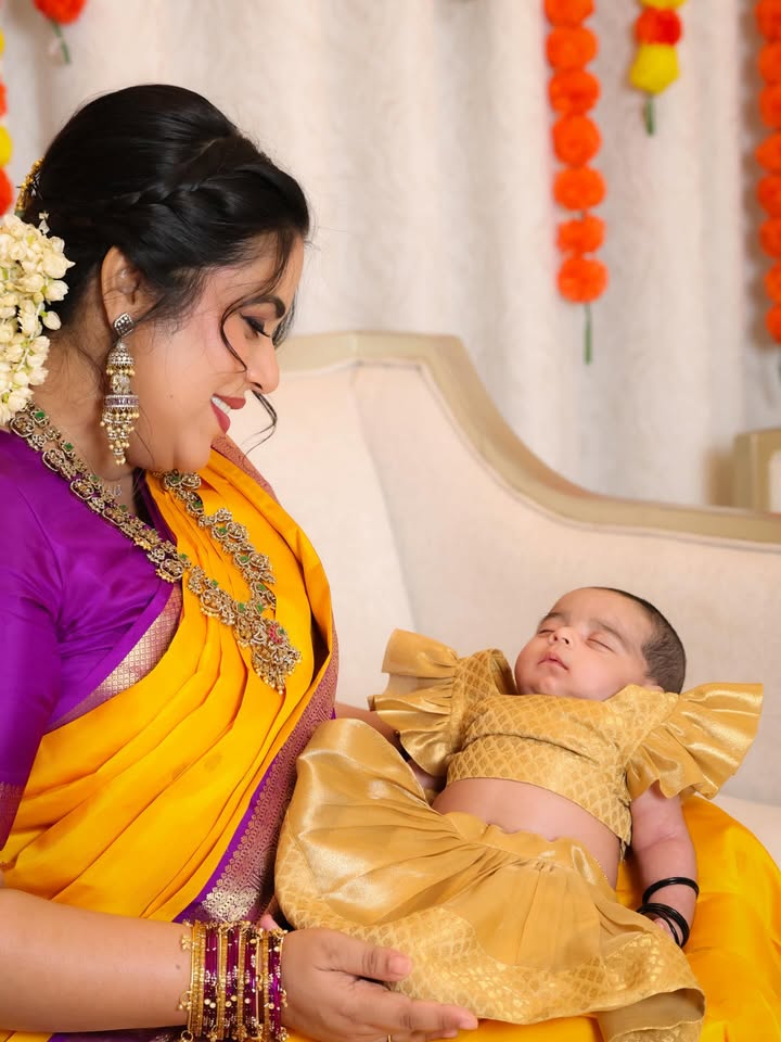 Shamna Kasim with daughter Dua Jameela family photo Shamna Kasim with daughter Dua Jameela family photo