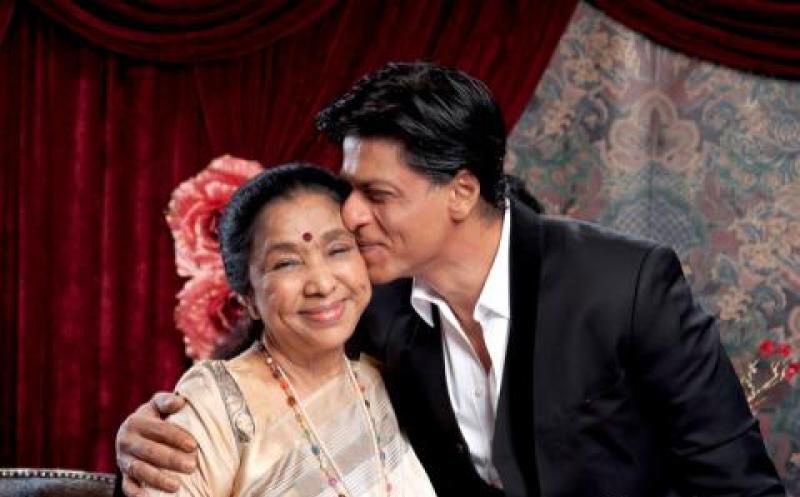 Shah Rukh Khan giving a peck on Asha Bhosle's cheek in a tribute photo Shah Rukh Khan giving a peck on Asha Bhosle's cheek in a tribute photo