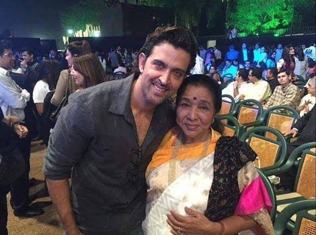 Hrithik Roshan and Asha Bhosle together in a heartfelt moment Hrithik Roshan and Asha Bhosle together in a heartfelt moment