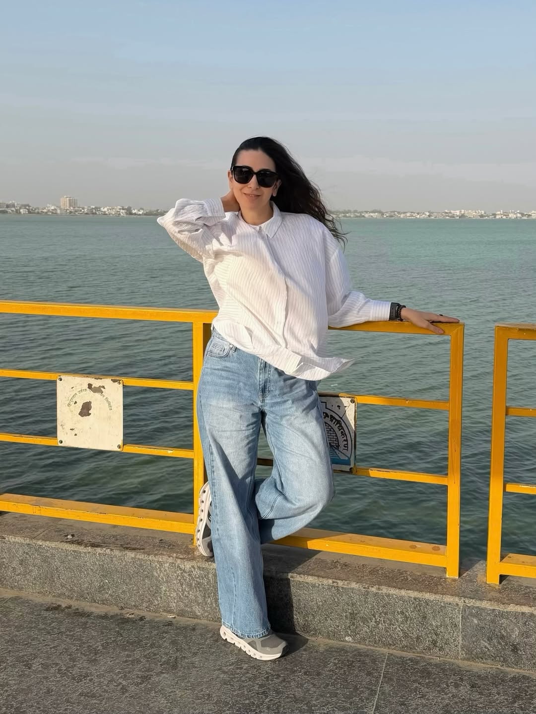 Karisma Kapoor shares favorite Asha Bhosle song tribute Karisma Kapoor shares favorite Asha Bhosle song tribute