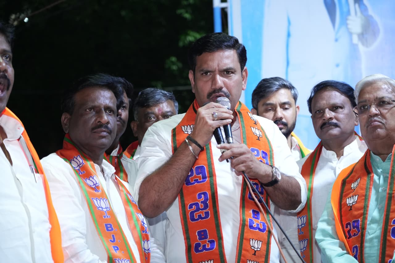 BJP leader Vijayendra speaking at Ambedkar statue ceremony BJP leader Vijayendra speaking at Ambedkar statue ceremony