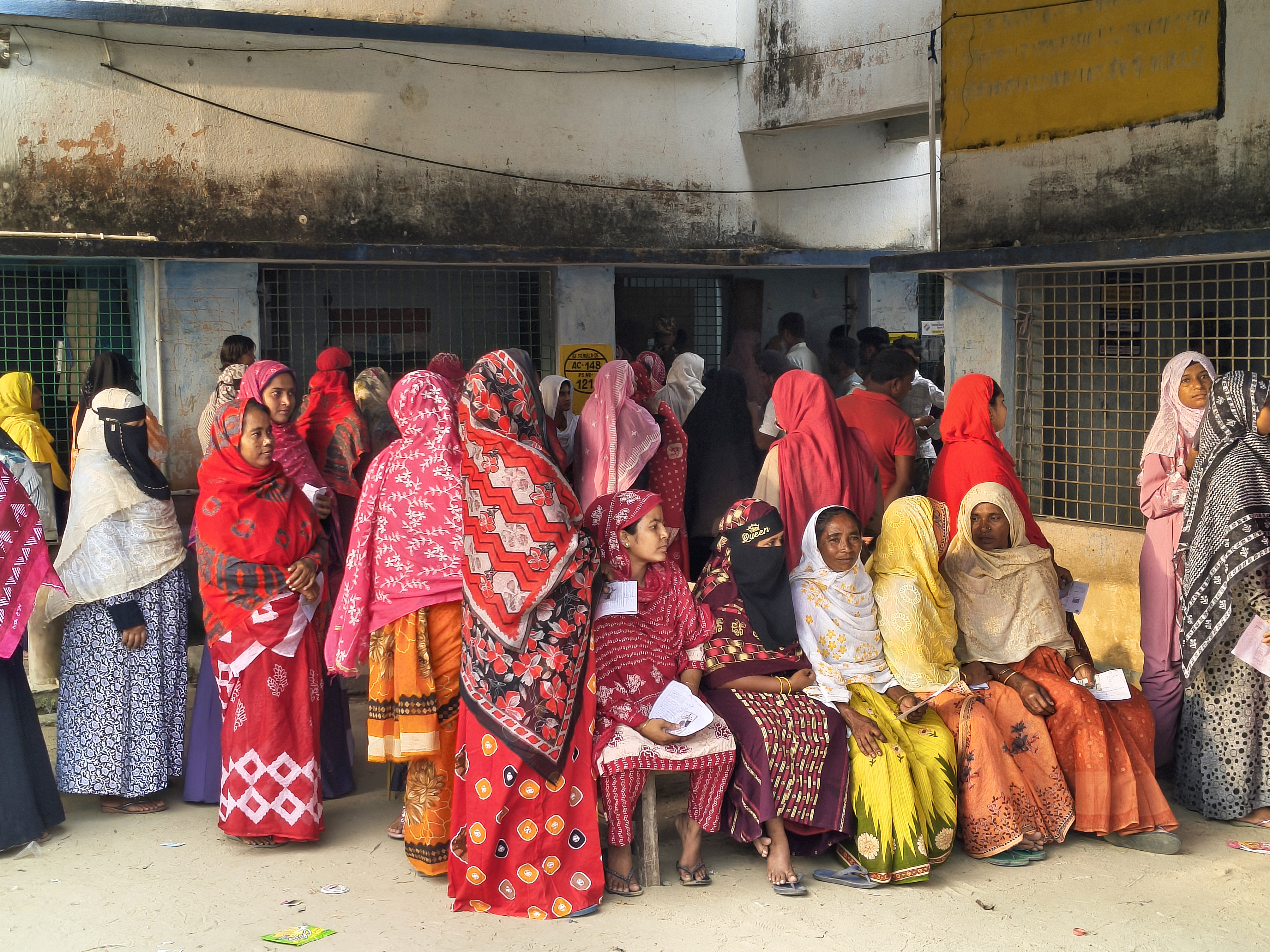 Voters queuing for re-polling in Bengal under central forces security Voters queuing for re-polling in Bengal under central forces security