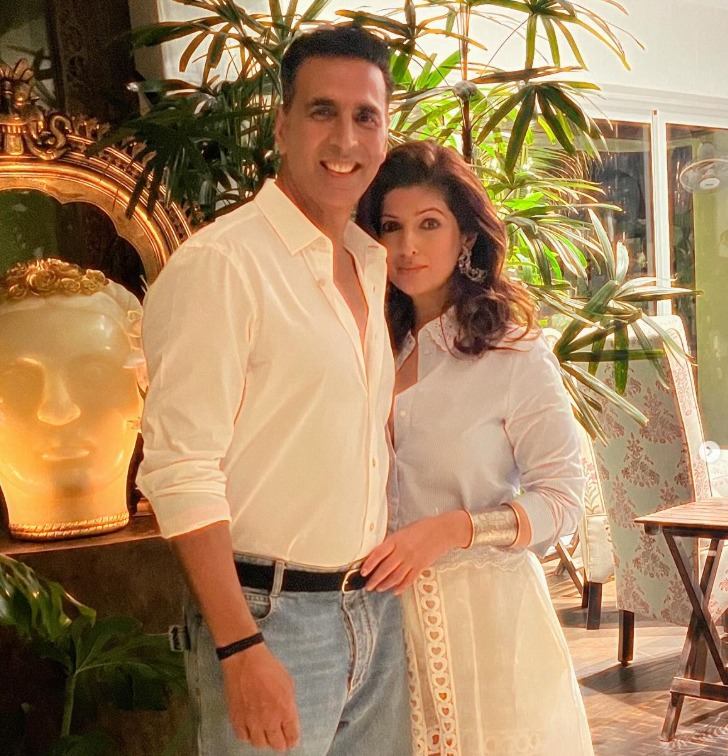 Akshay Kumar and Twinkle Khanna at a public event Akshay Kumar and Twinkle Khanna at a public event