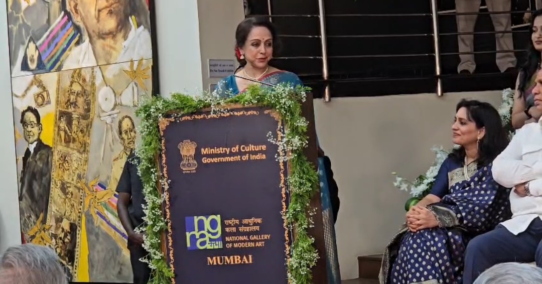 Hema Malini emotional while remembering Dharmendra at event Hema Malini emotional while remembering Dharmendra at event