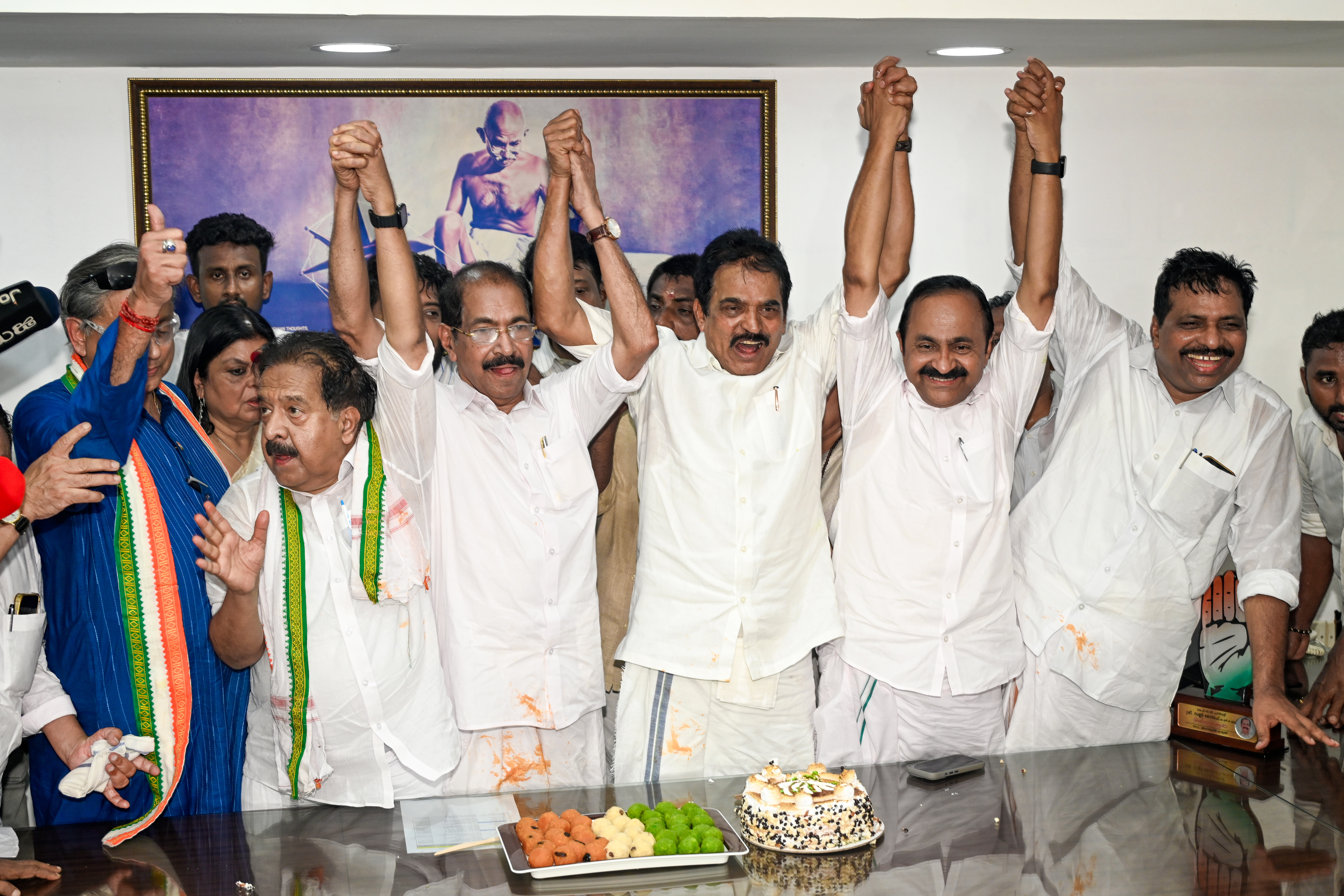 Kerala CM announcement contenders Satheesan Chennithala Venugopal Kerala CM announcement contenders Satheesan Chennithala Venugopal