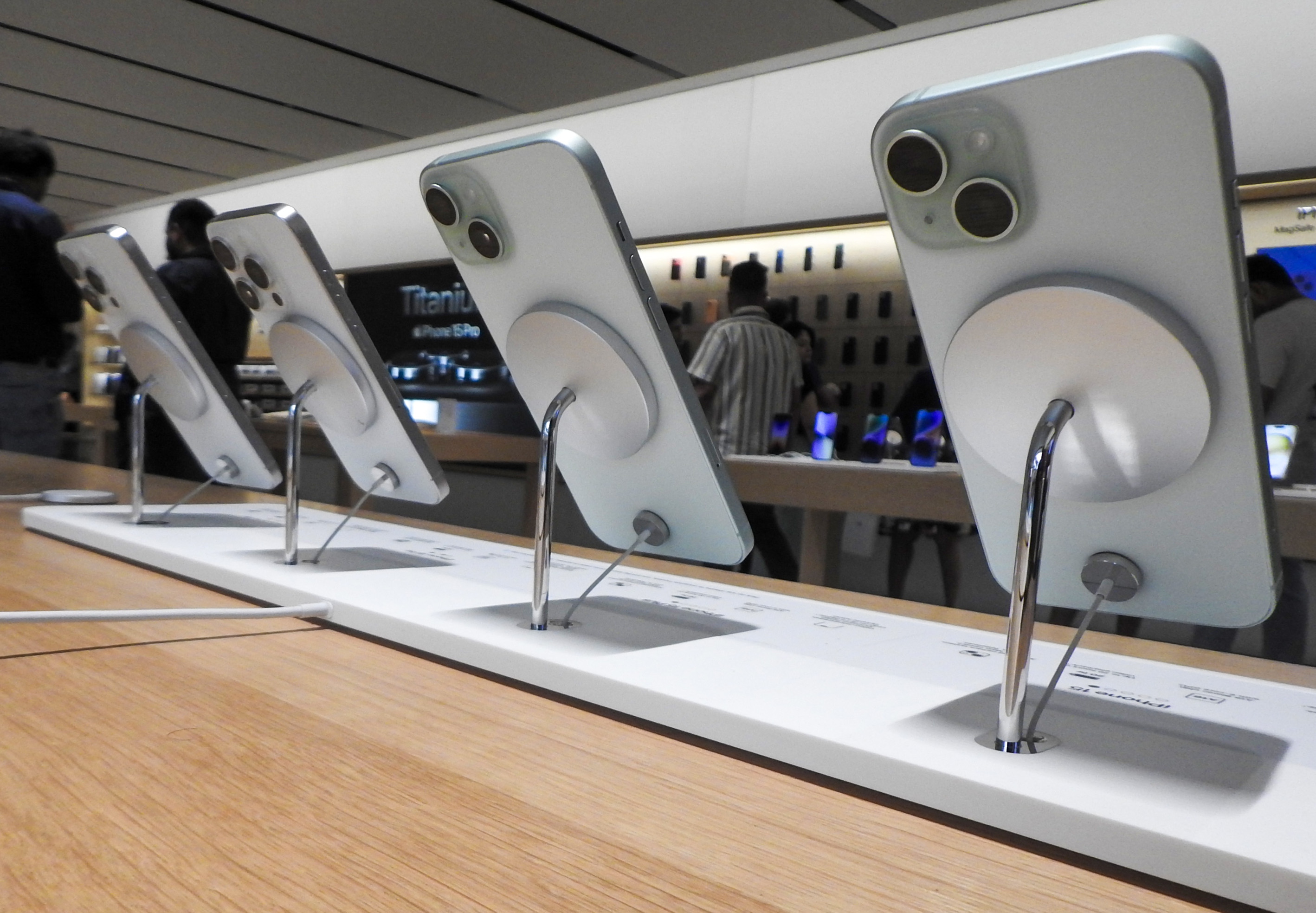 iPhone 17 tops global smartphone sales chart in Q1 iPhone 17 tops global smartphone sales chart in Q1