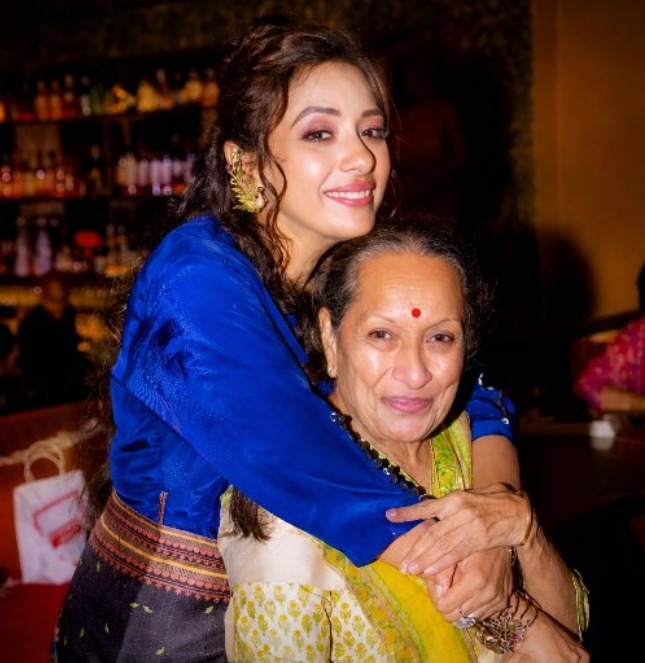 Rupali Ganguly's mother dancing energetically to Shararat song Rupali Ganguly's mother dancing energetically to Shararat song
