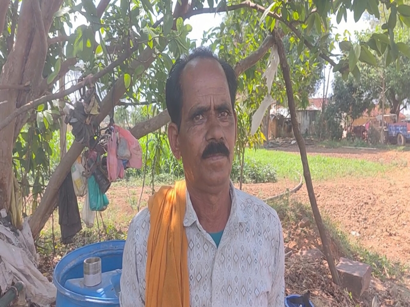 Farmer using solar pump under PM KUSUM scheme in Bundelkhand Farmer using solar pump under PM KUSUM scheme in Bundelkhand