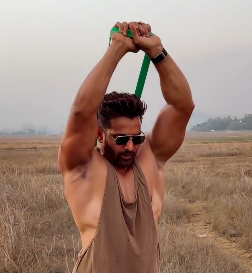 Harshvardhan Rane training with weights for Force 3 movie Harshvardhan Rane training with weights for Force 3 movie