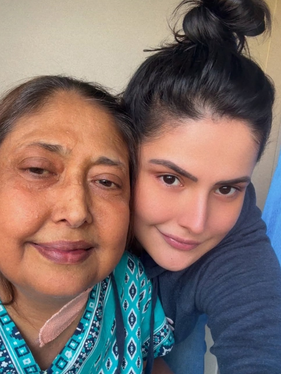 Zareen Khan remembers late mother on her first birthday after demise Zareen Khan remembers late mother on her first birthday after demise