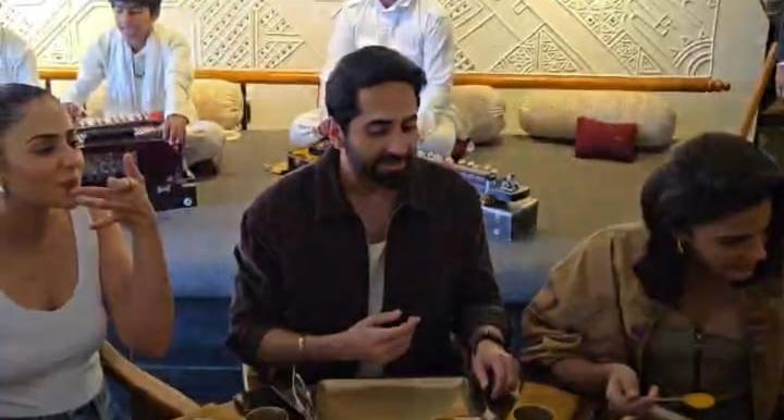 Pati Patni Aur Woh Do trio Ayushmann Rakul Wamiqa enjoy Gujarati thali Pati Patni Aur Woh Do trio Ayushmann Rakul Wamiqa enjoy Gujarati thali