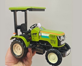 Electric compact tractor for small farmers Electric compact tractor for small farmers