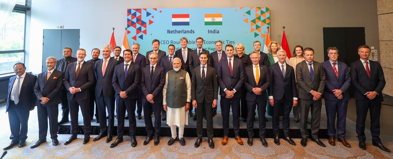 Dutch CEOs meeting PM Modi discussing India's development under his leadership Dutch CEOs meeting PM Modi discussing India's development under his leadership