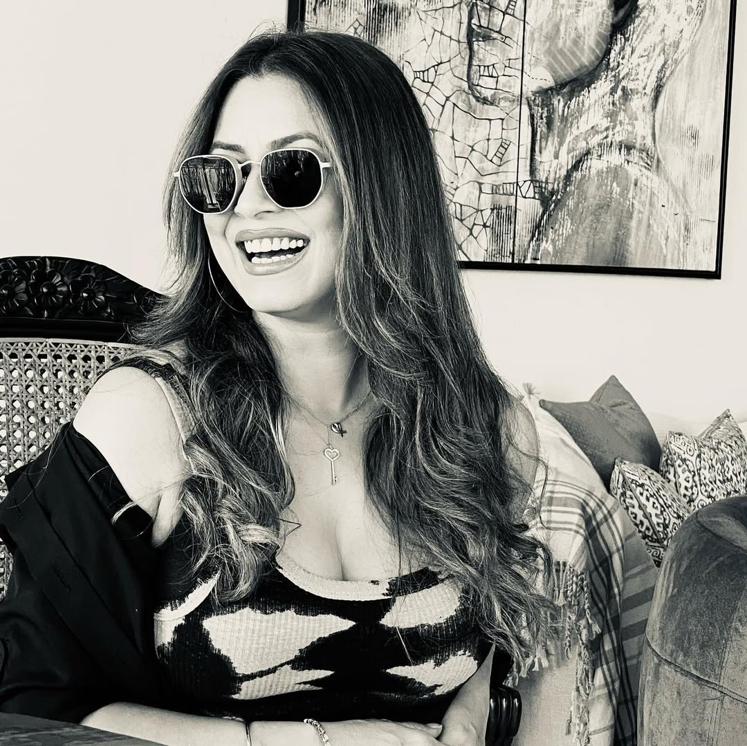 Mahima Chaudhry and Ajay Devgn on The Kapil Sharma show discussing caring co-star Mahima Chaudhry and Ajay Devgn on The Kapil Sharma show discussing caring co-star