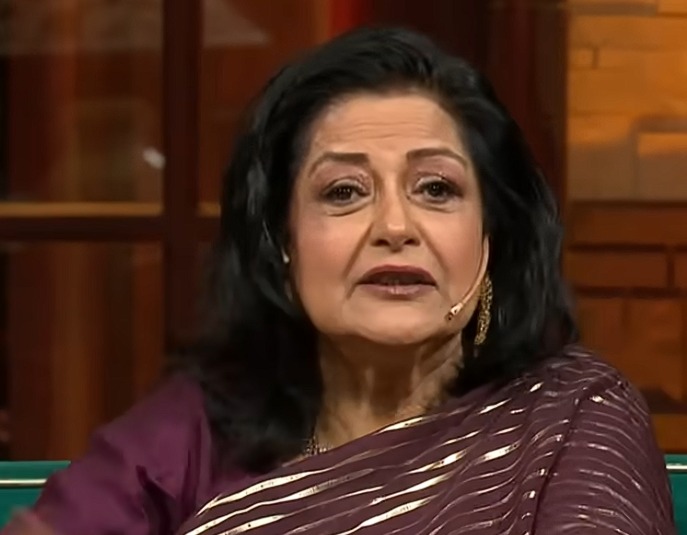 Moushumi Chatterjee and Jeetendra on set discussing producer's man reputation Moushumi Chatterjee and Jeetendra on set discussing producer's man reputation