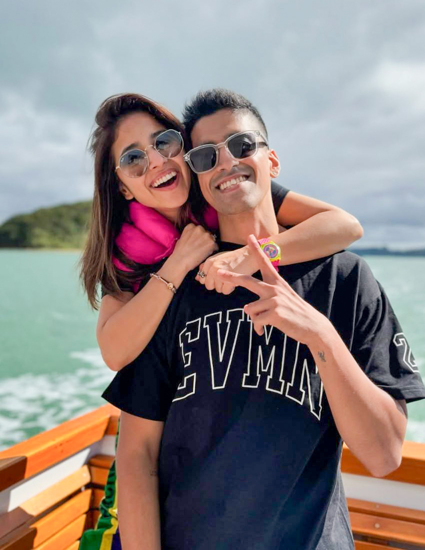 Shweta Tripathi and Chaitnya Sharma performing as a romantic couple on stage in theatre play Shweta Tripathi and Chaitnya Sharma performing as a romantic couple on stage in theatre play