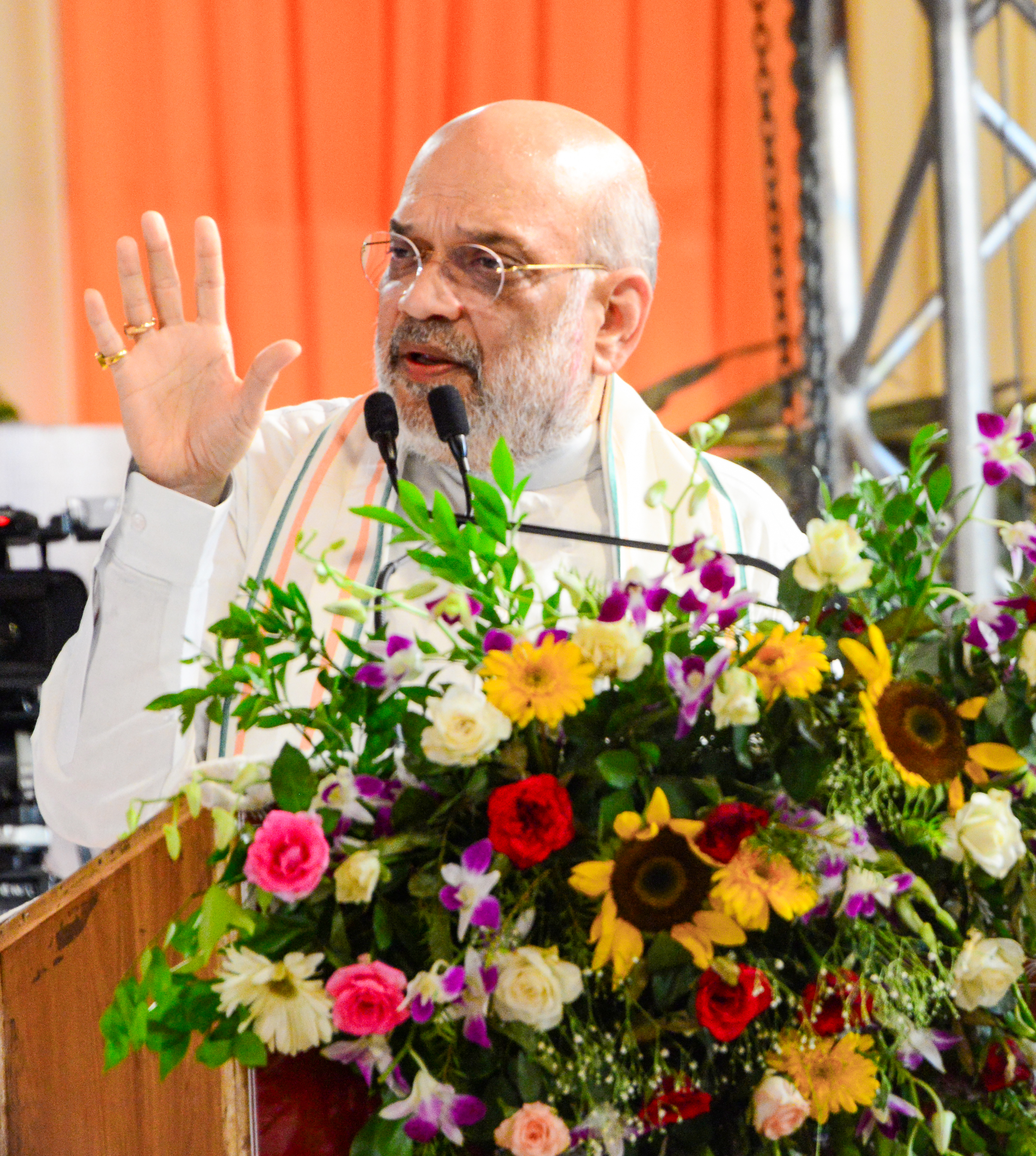 HM Amit Shah felicitates Telangana police officers for LWE-free state HM Amit Shah felicitates Telangana police officers for LWE-free state