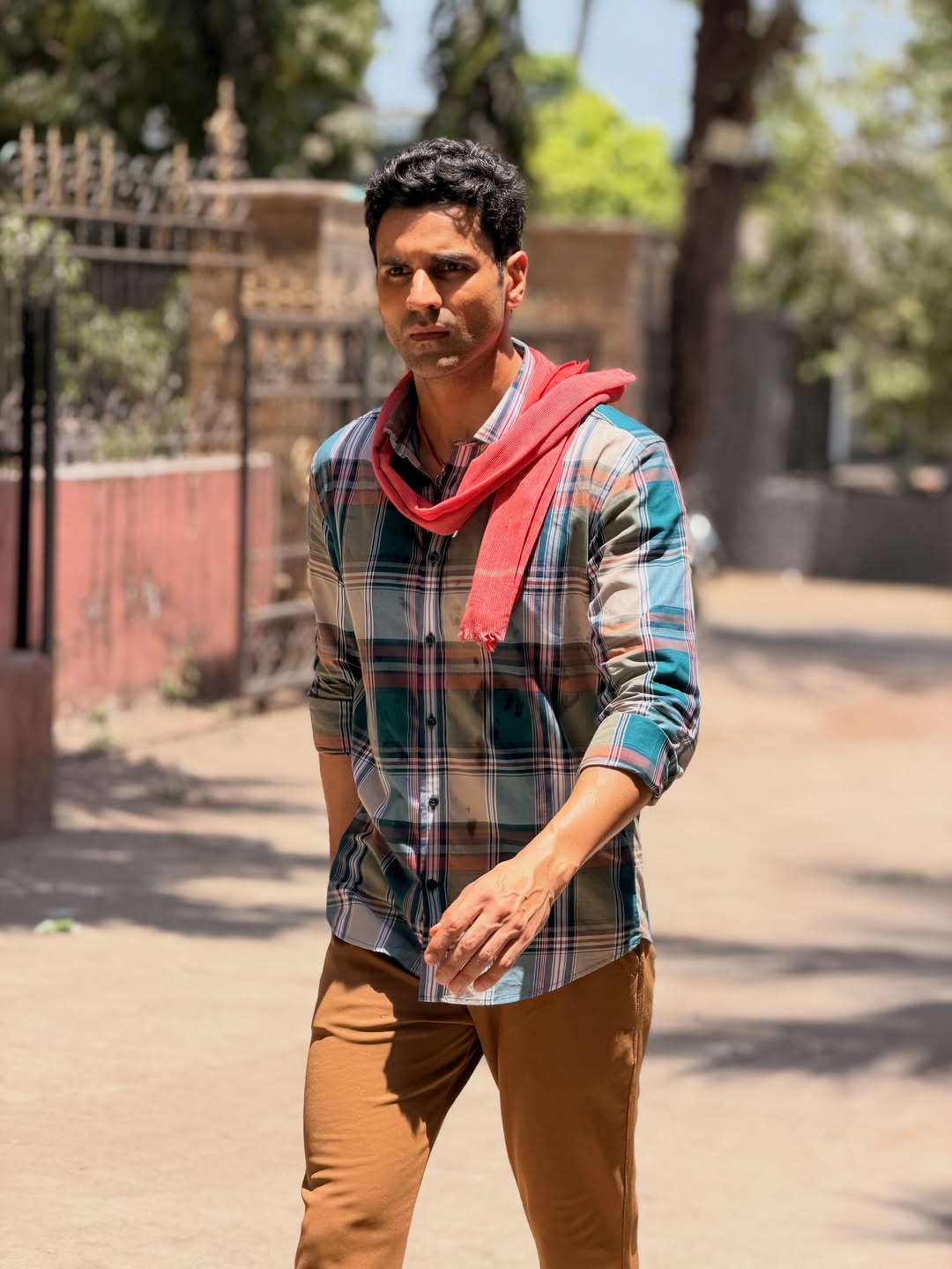 Vivek Dahiya as Jai the divine ironing man in Superhero Istreewala Vivek Dahiya as Jai the divine ironing man in Superhero Istreewala
