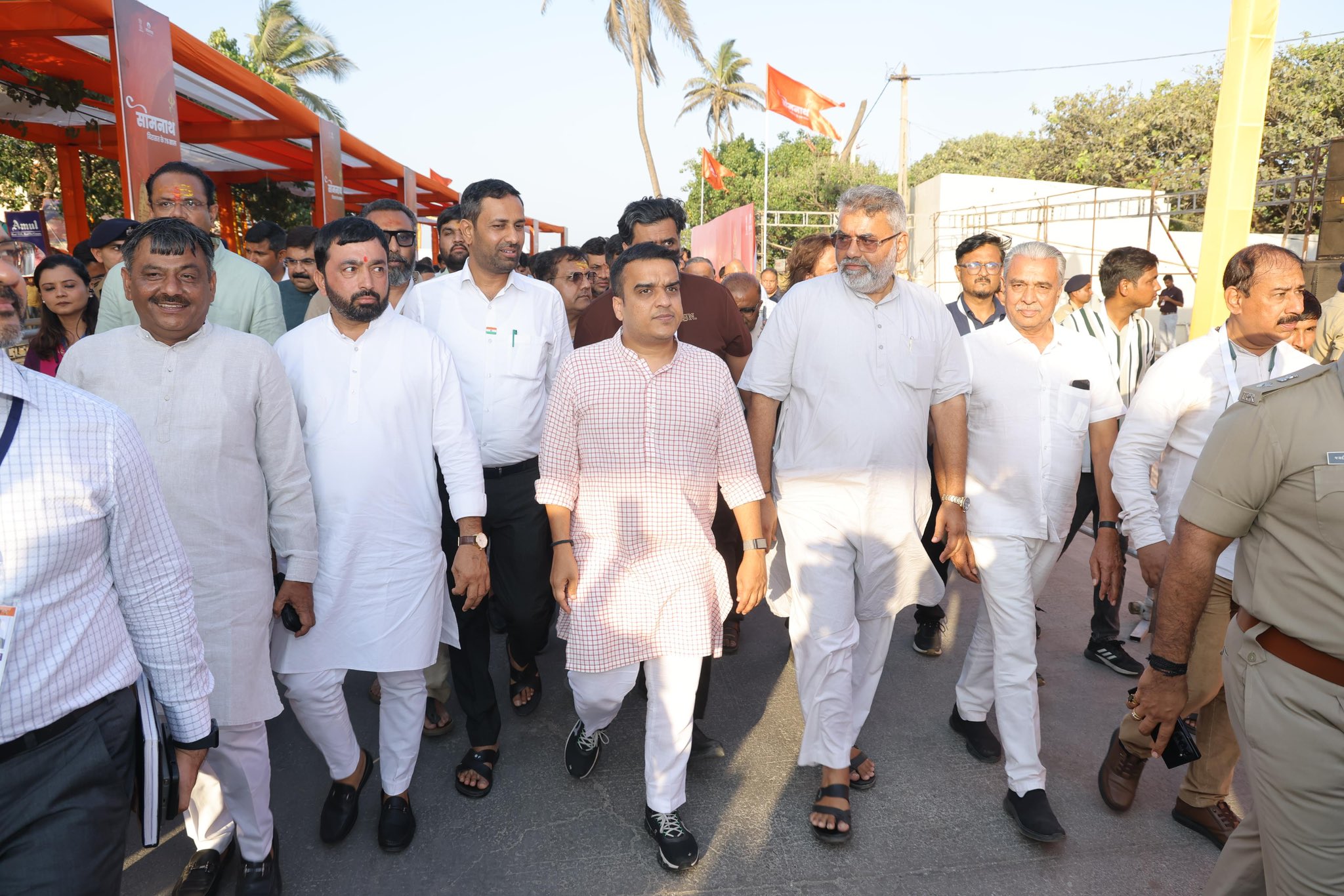 PM Modi Vadodara roadshow rehearsal with officials and security PM Modi Vadodara roadshow rehearsal with officials and security