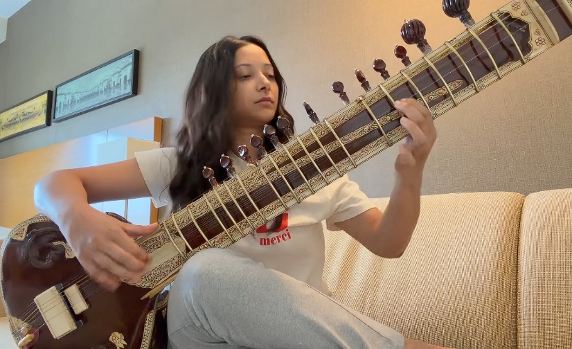 Shweta Basu Prasad practicing sitar on day off from shoot Shweta Basu Prasad practicing sitar on day off from shoot