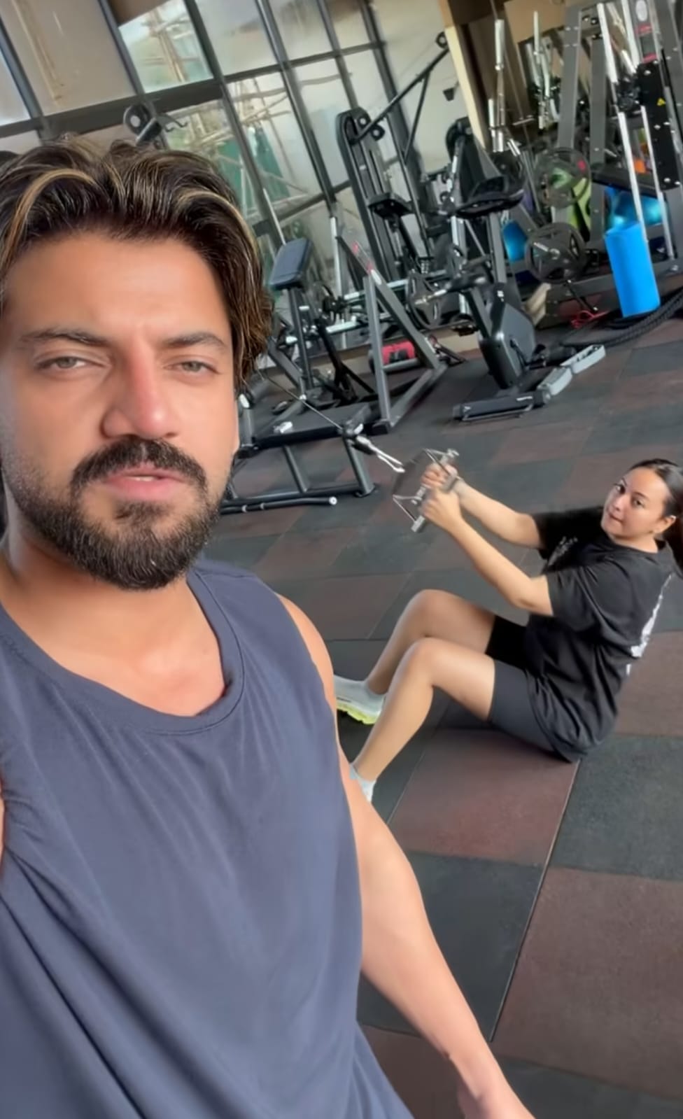 Sonakshi Sinha stuck in gym workout due to husband Zaheer Iqbal's prank Sonakshi Sinha stuck in gym workout due to husband Zaheer Iqbal's prank