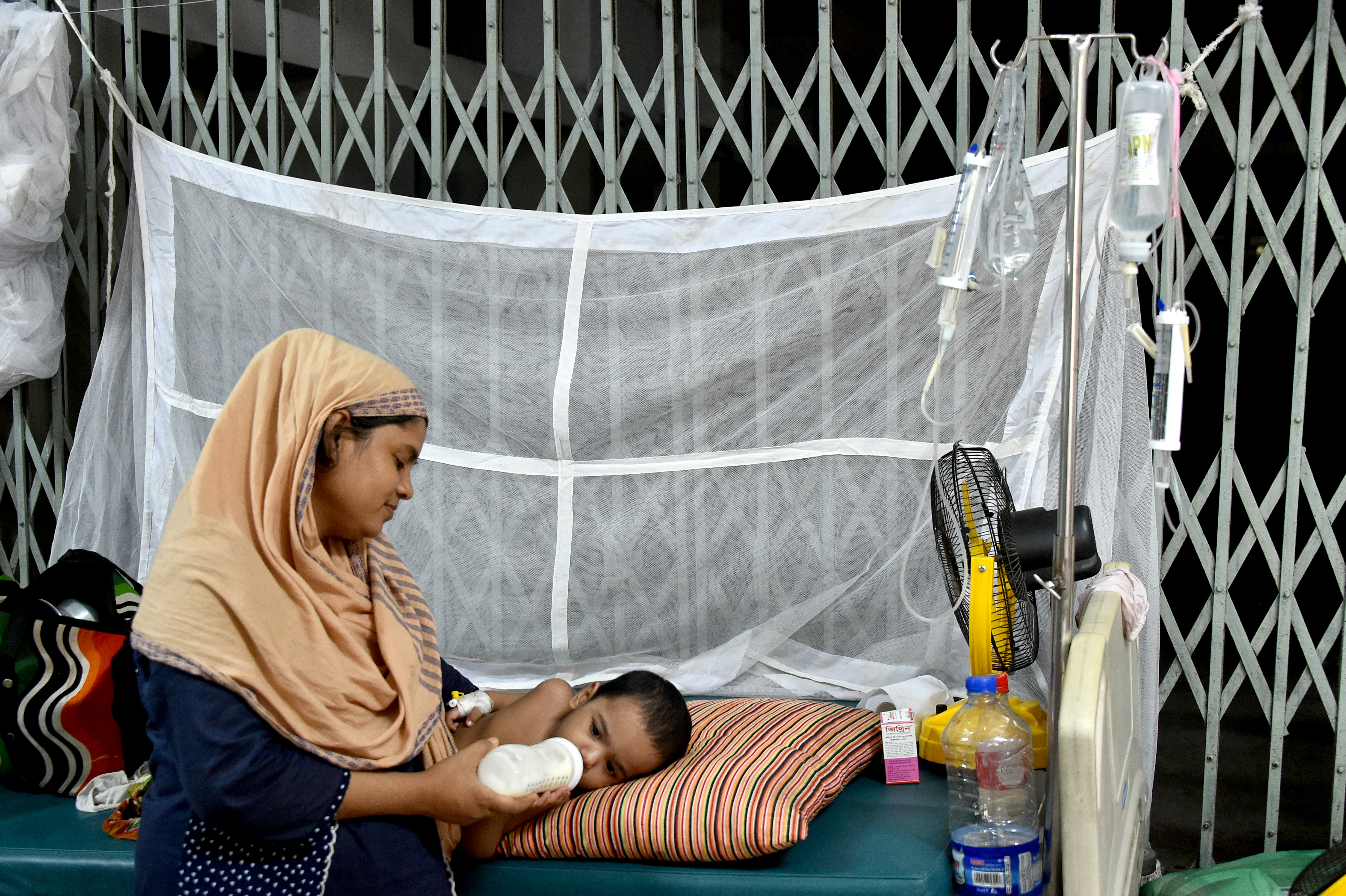 Bangladesh measles outbreak health workers treating patients Bangladesh measles outbreak health workers treating patients