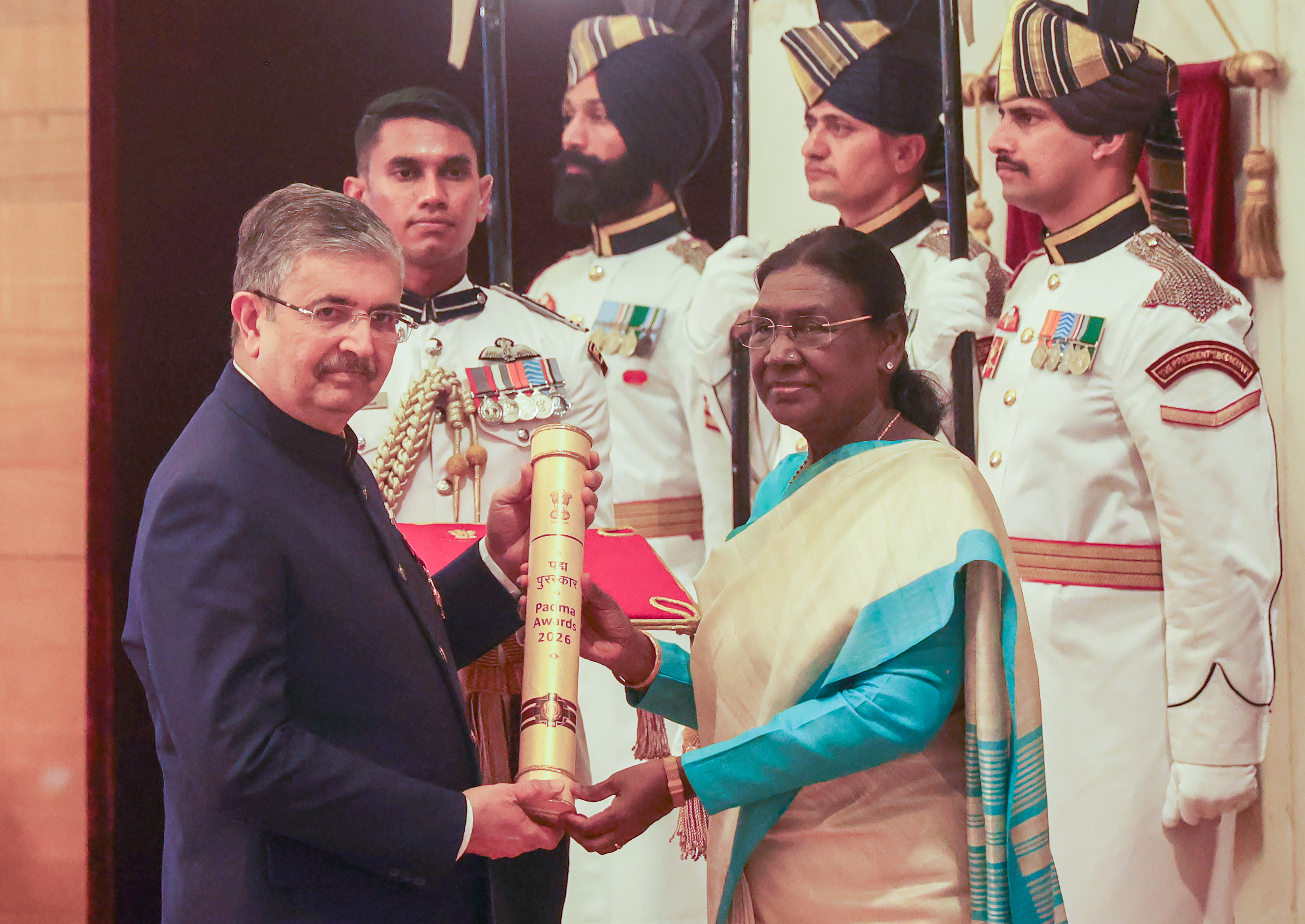 President Murmu presents Padma Award to Dharmendra and other honorees at ceremony President Murmu presents Padma Award to Dharmendra and other honorees at ceremony
