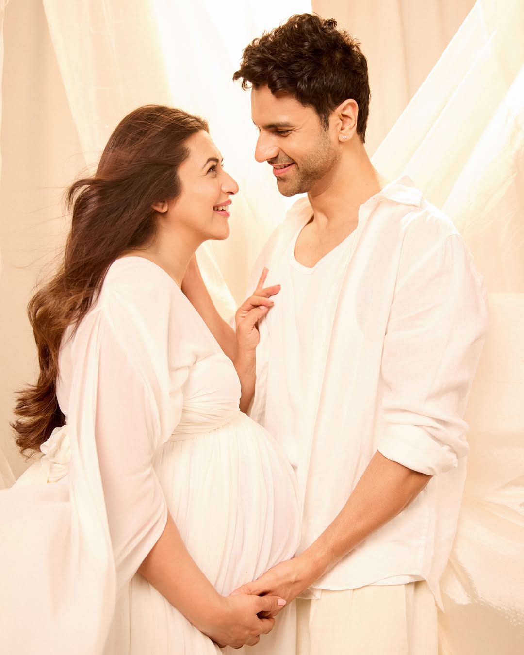 Divyanka Tripathi and Vivek Dahiya twinning in white for dreamy maternity shoot Divyanka Tripathi and Vivek Dahiya twinning in white for dreamy maternity shoot
