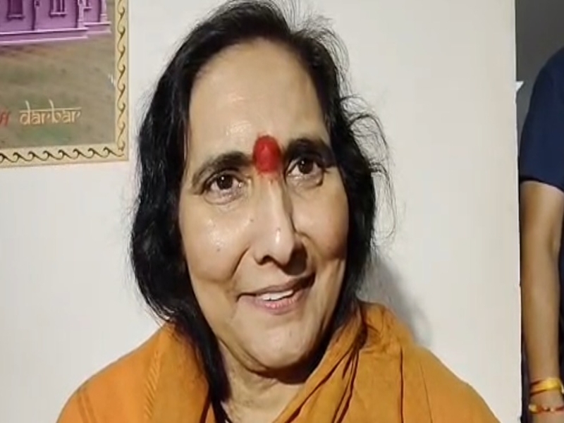 Sadhvi Ritambhara and Karpatri Maharaj praising PM Modi achievements at event Sadhvi Ritambhara and Karpatri Maharaj praising PM Modi achievements at event