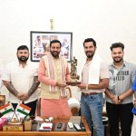 Randeep Hooda holding Krishna idol gift from Haryana Chief Minister Nayab Singh Saini Randeep Hooda holding Krishna idol gift from Haryana Chief Minister Nayab Singh Saini