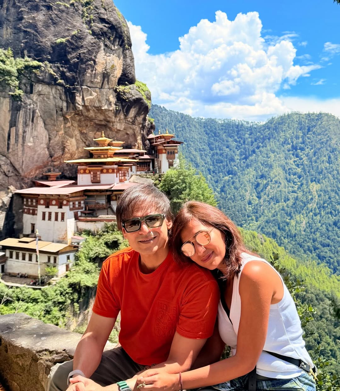 Vivek Oberoi proposing to wife Priyanka in Bollywood style Vivek Oberoi proposing to wife Priyanka in Bollywood style
