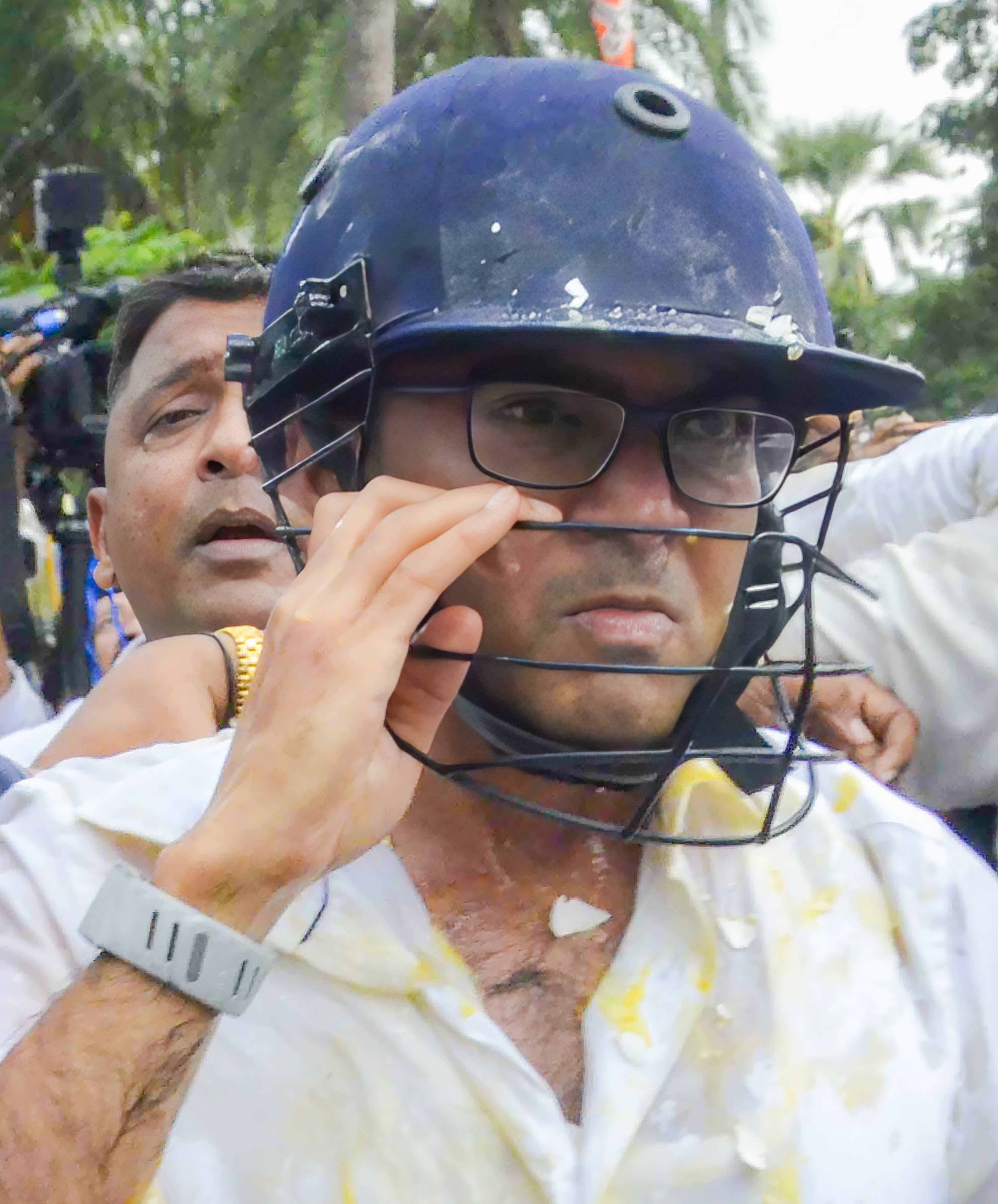 Abhishek Banerjee attack by crowd in Sonarpur West Bengal Abhishek Banerjee attack by crowd in Sonarpur West Bengal
