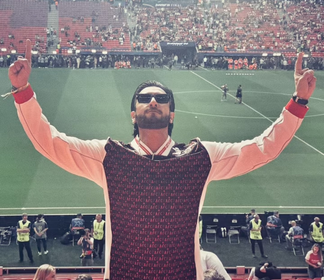 Ranveer Singh motivating Arsenal after Champions League defeat Ranveer Singh motivating Arsenal after Champions League defeat