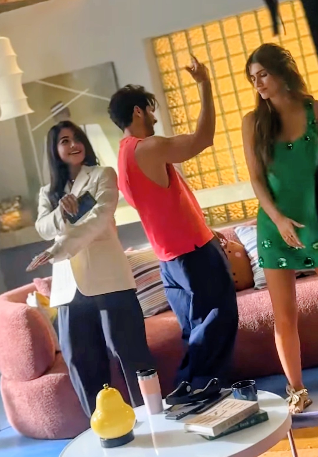 Shahid Kapoor in BTS video with Kriti Sanon and Rashmika Mandanna discussing softy ice cream Shahid Kapoor in BTS video with Kriti Sanon and Rashmika Mandanna discussing softy ice cream