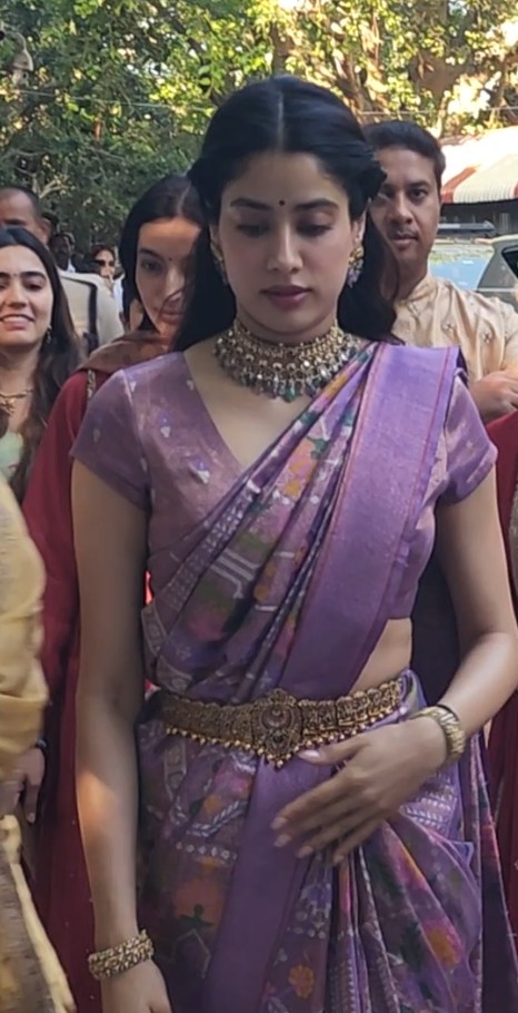 Janhvi Kapoor seeking divine blessings at Srivari Temple in silk saree Janhvi Kapoor seeking divine blessings at Srivari Temple in silk saree